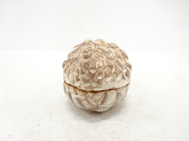  萩焼　十二代　田原陶兵衛造　松実　香合(十二代兼中斎書付)